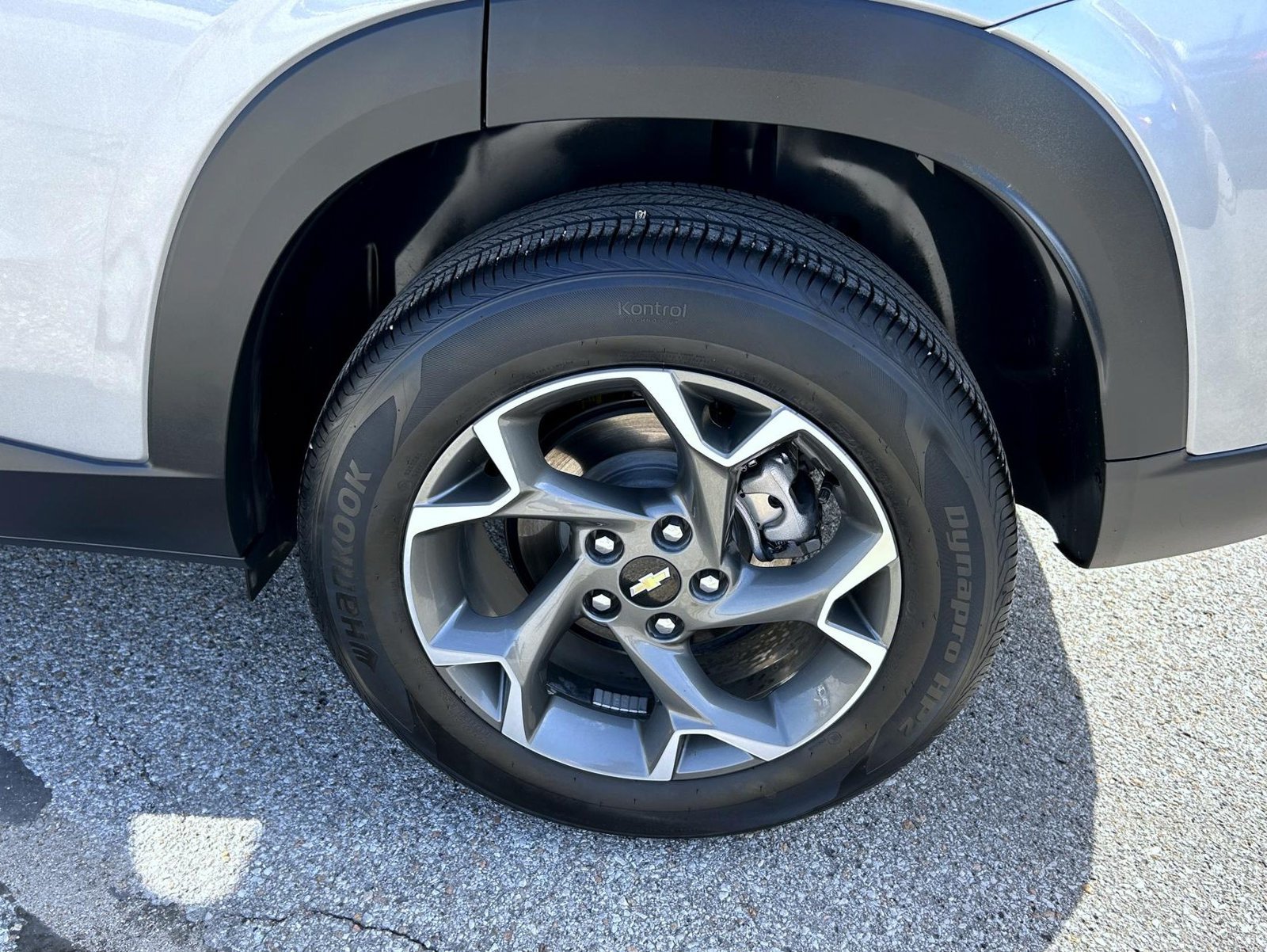 Used 2025 Chevrolet Trax LT w/ Driver Confidence Package FWD image 22