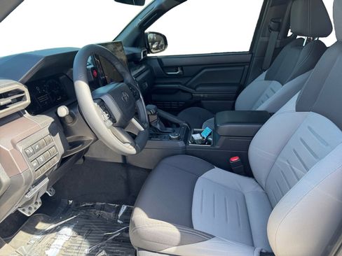 Used 2025 Toyota Tacoma TRD Sport image 9