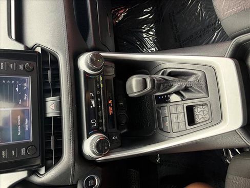 Used 2019 Toyota RAV4 XLE w/ Carpet Mat Package AWD/4WD image 10