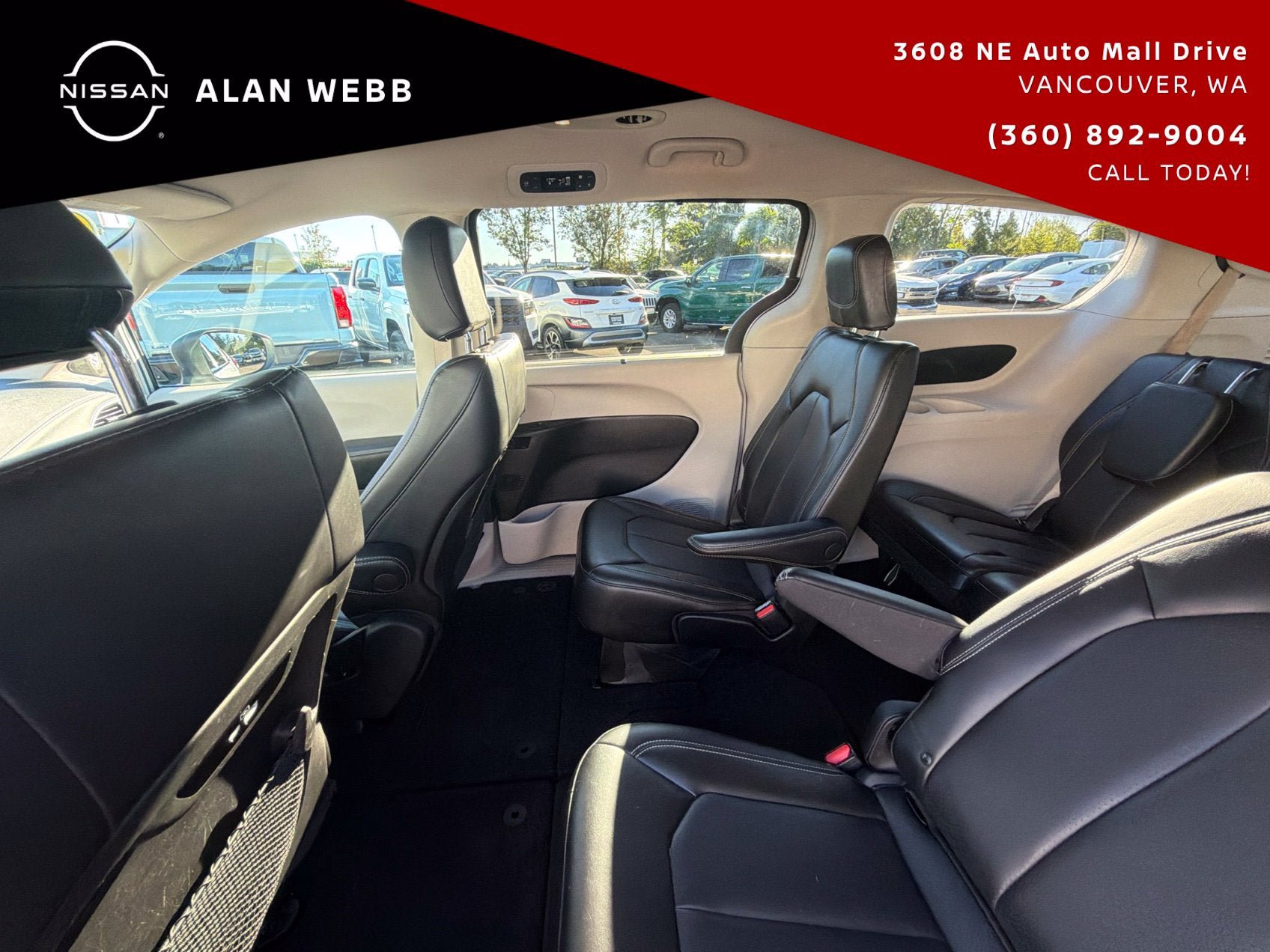 Used 2023 Chrysler Pacifica Touring-L FWD image 26