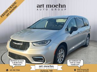 Used 2024 Chrysler Pacifica Touring-L FWD video 1