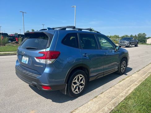 Used 2020 Subaru Forester Premium AWD/4WD image 3