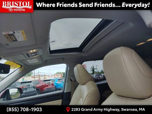 Used 2021 Toyota Highlander XLE AWD/4WD image 20