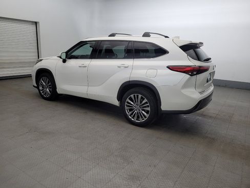 Used 2021 Toyota Highlander Limited image 3