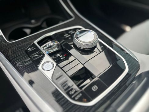 Used 2025 BMW X5 M60i w/ Executive Package image 37