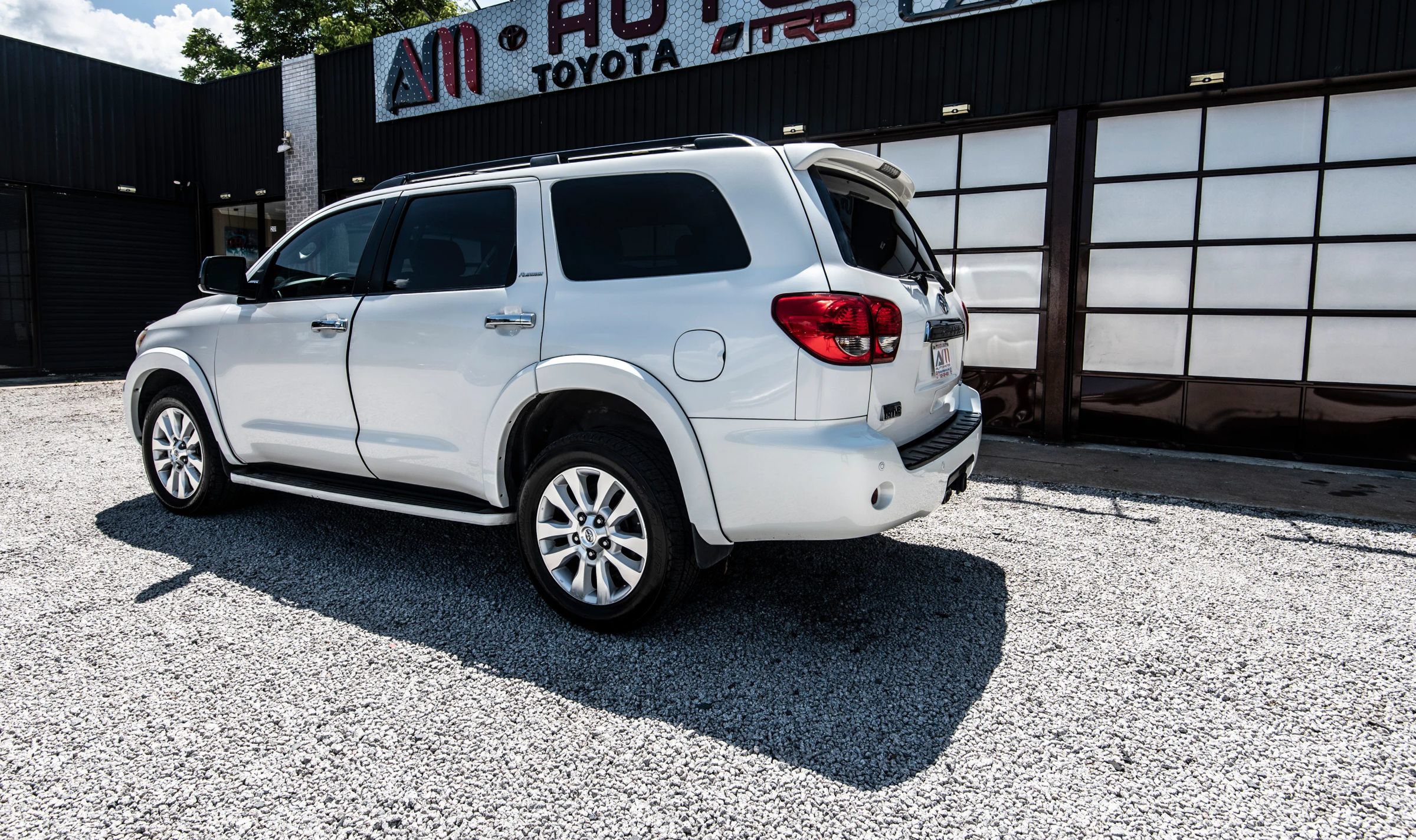 Used 2014 Toyota Sequoia Platinum AWD/4WD image 7