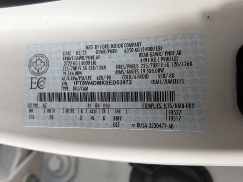 Certified 2025 Ford F450 Platinum w/ FX4 Off-Road Package image 9