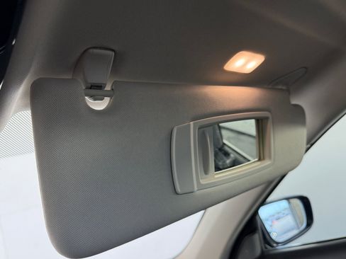 Used 2022 BMW 740i w/ Premium Package image 19