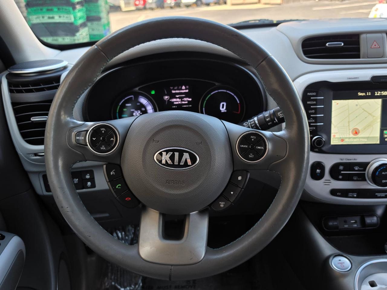 Used 2016 Kia Soul EV + FWD image 15