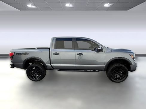 Used 2021 Nissan Titan PRO-4X w/ Pro-4x Convenience Package image 8