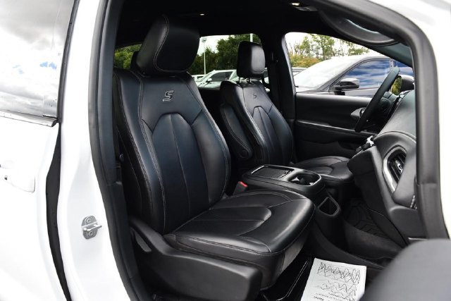 Used 2023 Chrysler Pacifica Touring-L w/ S Appearance Package FWD image 24
