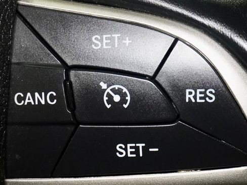 Used 2015 Jeep Grand Cherokee Limited w/ Luxury Group II image 28