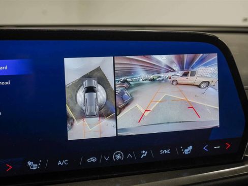 Used 2024 Chevrolet Traverse LT w/ Trailering Package image 25