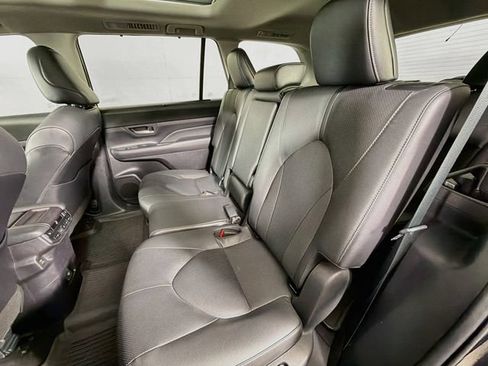 Used 2024 Toyota Grand Highlander AWD image 28