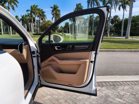 Used 2019 Porsche Cayenne image 30