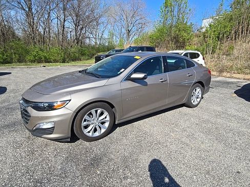 Used 2024 Chevrolet Malibu LT image 2