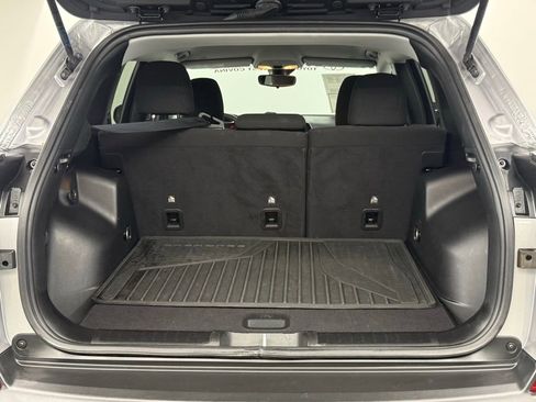 Used 2021 Jeep Cherokee Latitude image 11