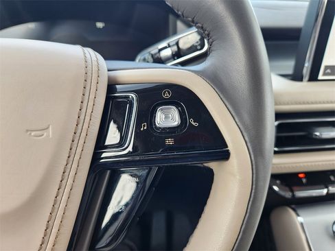 Used 2021 Lincoln Aviator 2WD image 29