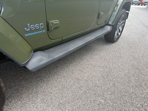 Used 2024 Jeep Wrangler Unlimited w/ Convenience Group AWD/4WD image 6