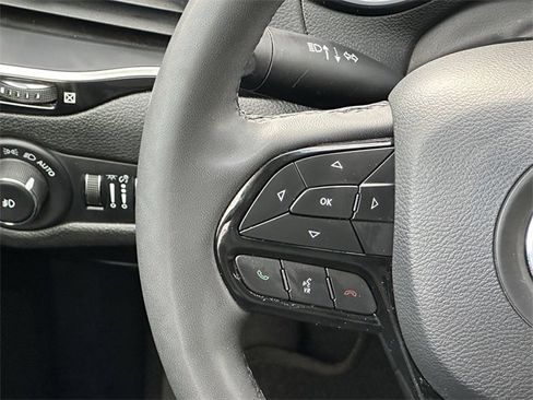 Used 2023 Jeep Cherokee Altitude Lux image 12