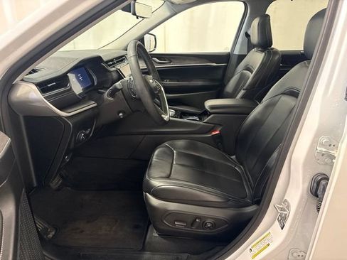 Used 2023 Jeep Grand Cherokee Limited w/ Luxury Tech Group II AWD/4WD image 12