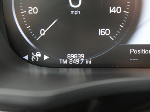 Used 2018 Volvo XC60 T5 Momentum w/ Convenience Package AWD/4WD image 14