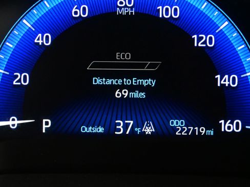 Used 2022 Toyota Corolla Cross XLE image 26