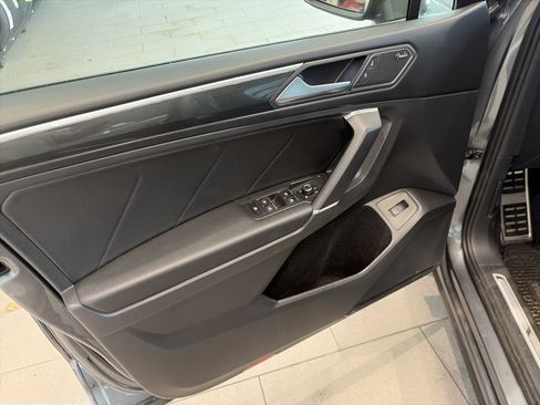 Used 2020 Volkswagen Tiguan SEL Premium R-Line image 8