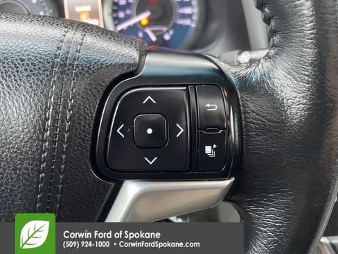 Used 2015 Toyota Sienna XLE image 26