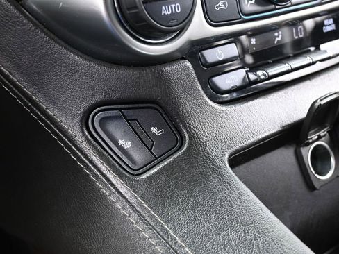 Used 2020 Chevrolet Suburban LT image 30