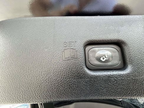 Used 2016 Lincoln MKX Select FWD image 18