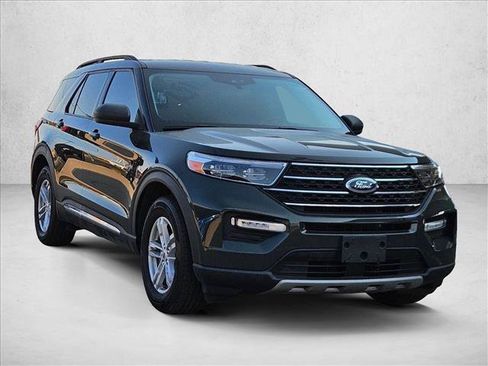 Certified 2024 Ford Explorer XLT w/ Equipment Group 202A RWD image 3