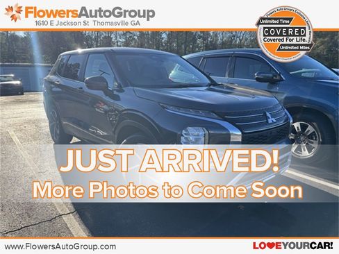 Used 2024 Mitsubishi Outlander SE image 1