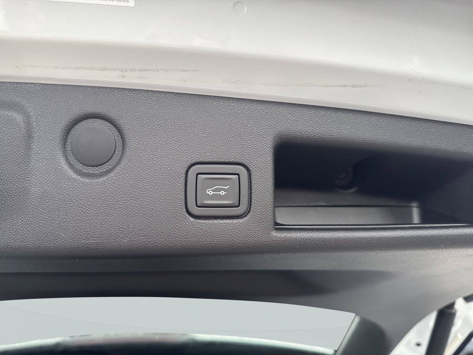 Used 2023 Chevrolet Equinox LT FWD image 36