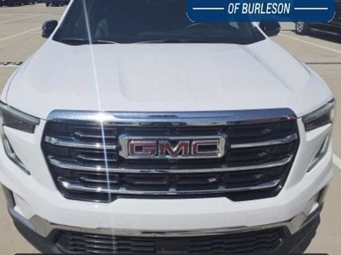 Used 2026 GMC Acadia Elevation w/ Elevation Premium Package FWD image 2