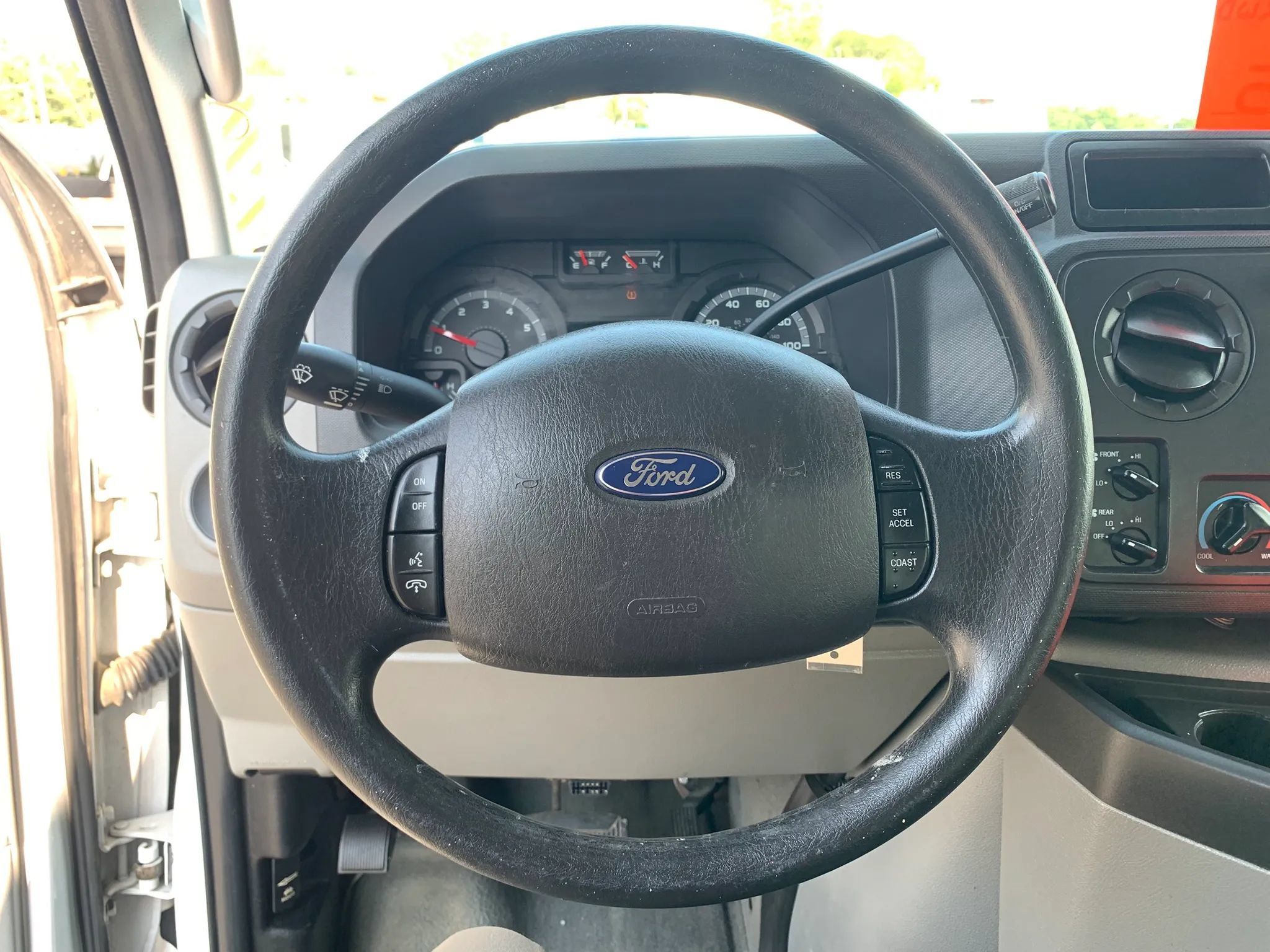 Used 2011 Ford E-350 and Econoline 350 XL w/ Interior Upgrade Pkg RWD image 11