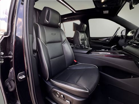 Used 2021 Cadillac Escalade Sport w/ Driver Assist Tech Package AWD/4WD image 24