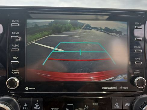 Used 2020 Toyota Highlander XLE AWD/4WD image 27