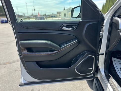 Used 2017 Chevrolet Suburban LT RWD image 9