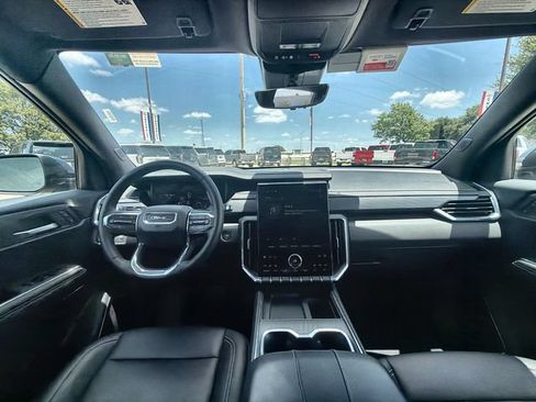 Certified 2026 GMC Acadia Elevation w/ Elevation Premium Package FWD image 19