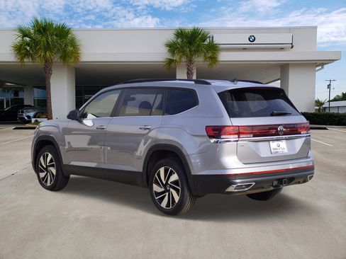 Used 2024 Volkswagen Atlas SE w/ Panoramic Sunroof Package image 6