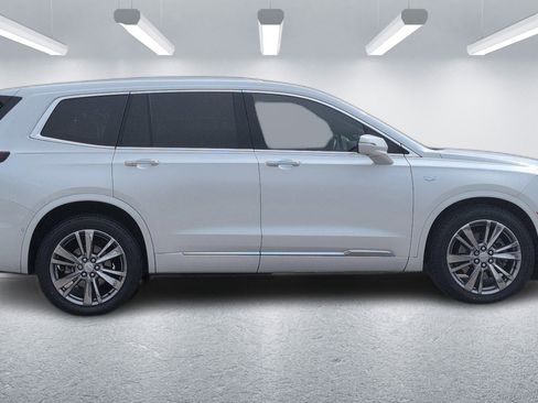 Certified 2023 Cadillac XT6 Premium Luxury w/ Technology Package image 8