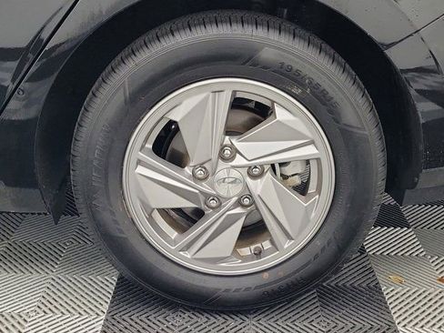 Used 2025 Hyundai Elantra SE image 10