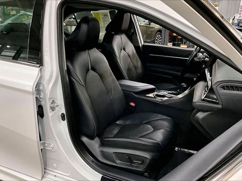 Used 2022 Toyota Camry XSE w/ Navigation Upgrade Package image 9