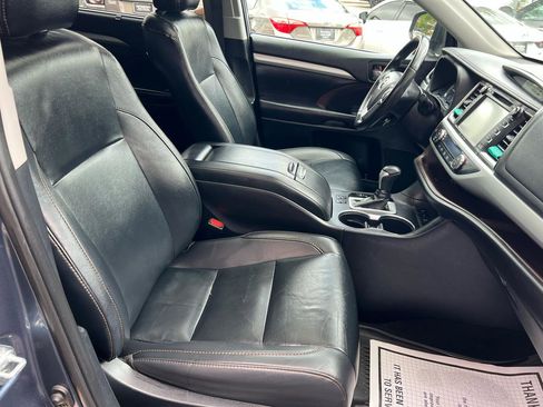 Used 2019 Toyota Highlander XLE AWD/4WD image 21