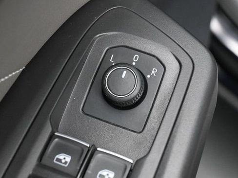 Used 2023 Volkswagen Atlas SE w/ Panoramic Sunroof Package FWD image 12