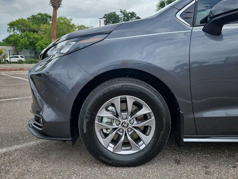 Used 2025 Toyota Sienna XLE w/ XLE Plus Package FWD image 19