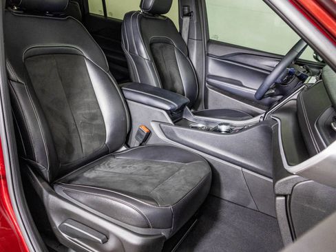 Used 2024 Jeep Grand Cherokee L Altitude image 48