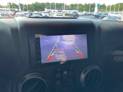 Used 2018 Jeep Wrangler Unlimited Sport S AWD/4WD image 15