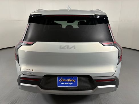 New 2026 Kia EV9 Wind AWD/4WD image 7